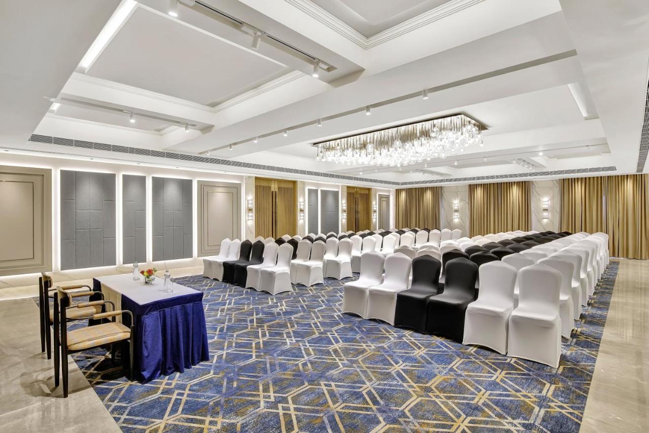 Park Inn By Radisson Сурат Екстер'єр фото